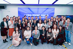 走进标杆现场，共探AI转型——龙8头号玩家国际国际携手企业高管参访埃森哲智能运营中心